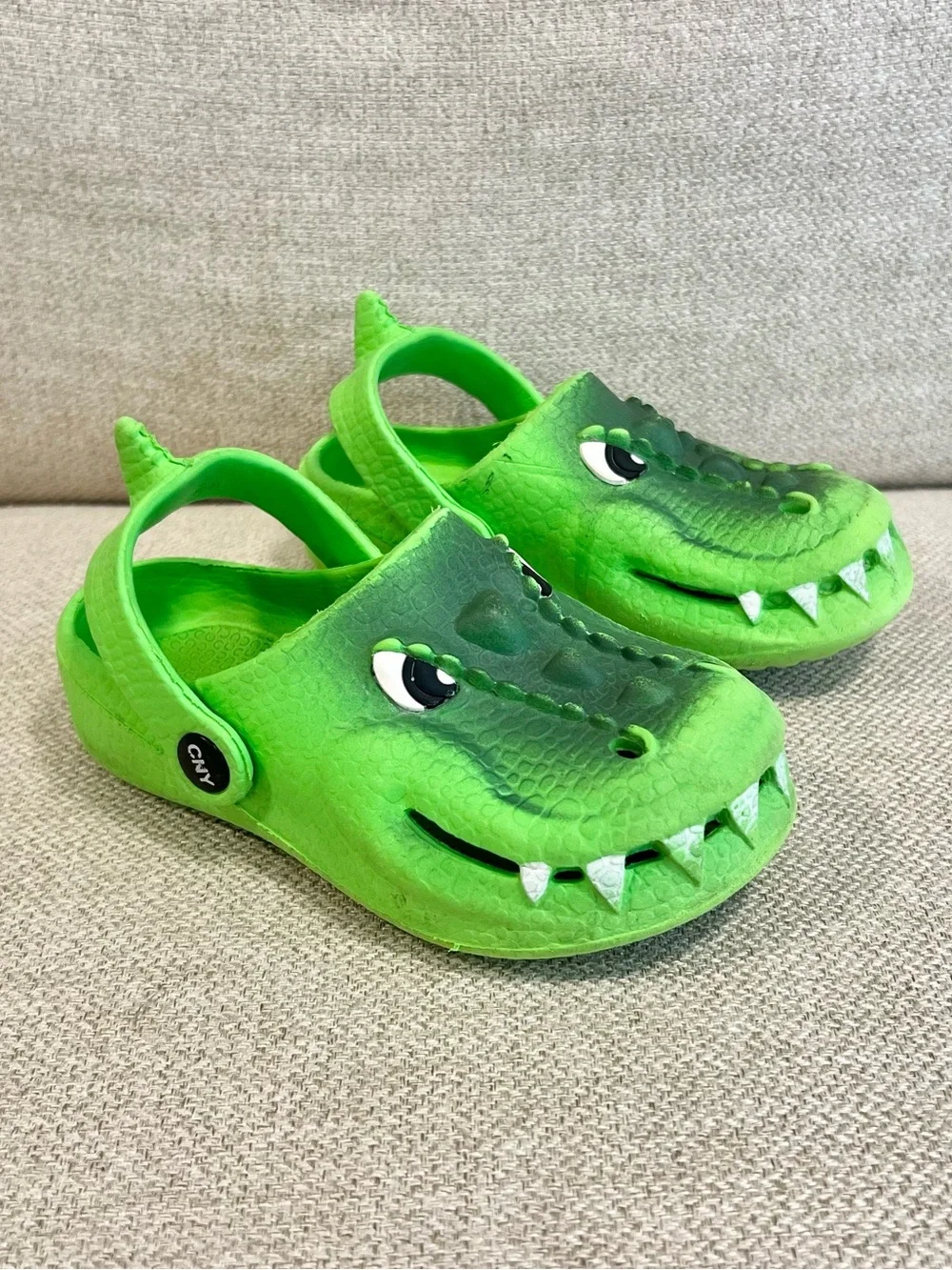Capelli New York Size 9 Toddler Crocodile Clogs Green Slip On Shoes GUC